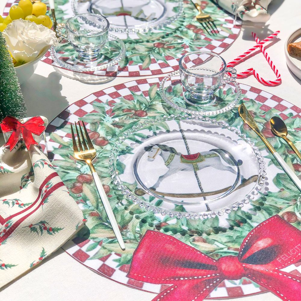 Table Set Carrossel Natal Americano Impermeável com Guardanapo em tecido e Porta Guardanapo acrílico - Aze